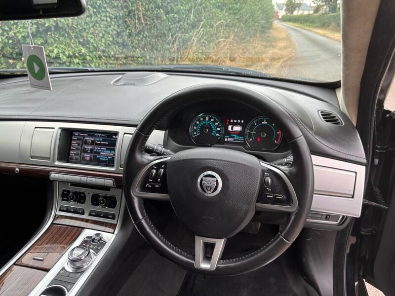 Jaguar XF view 37