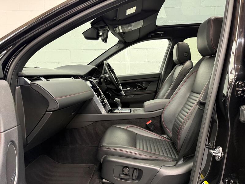 Land Rover Discovery Sport view 3