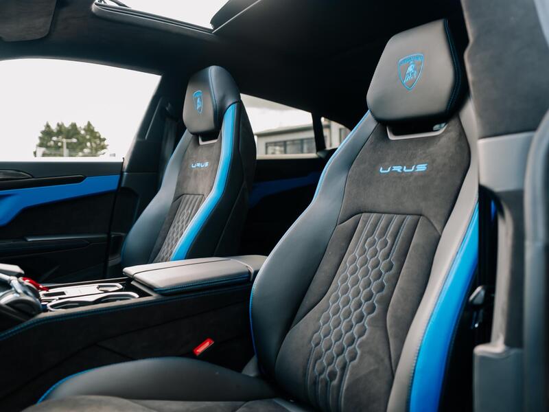Lamborghini Urus view 6