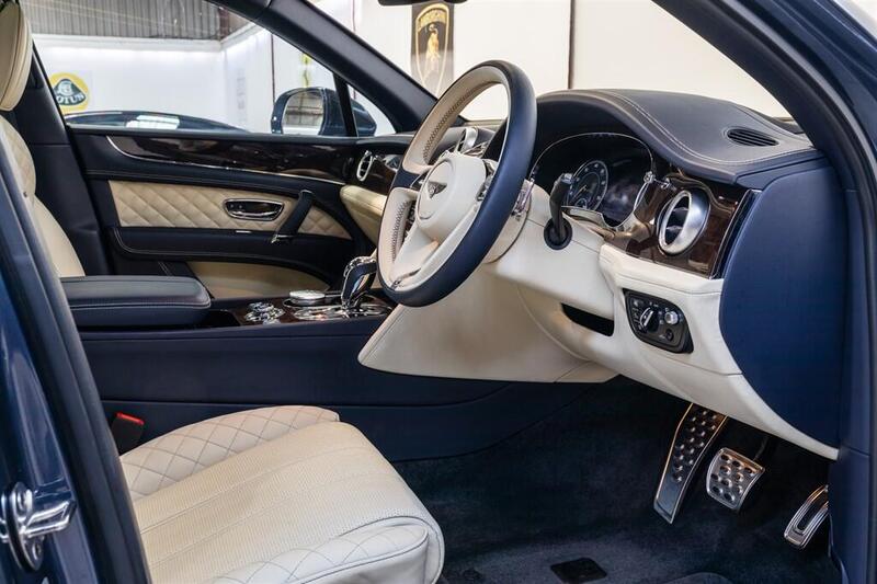 Bentley Bentayga view 7