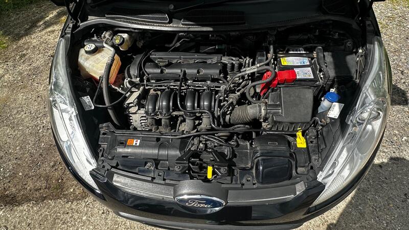 2011 Ford Fiesta — photo 22