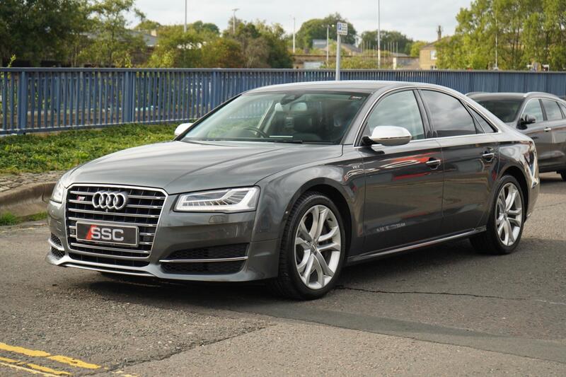 Audi S8 view 6