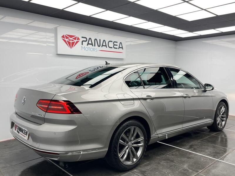 Volkswagen Passat view 4
