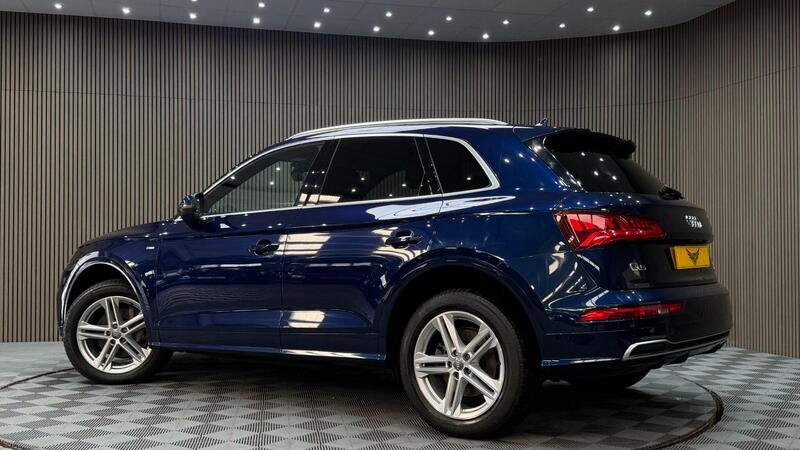 Audi Audi Q5 view 2