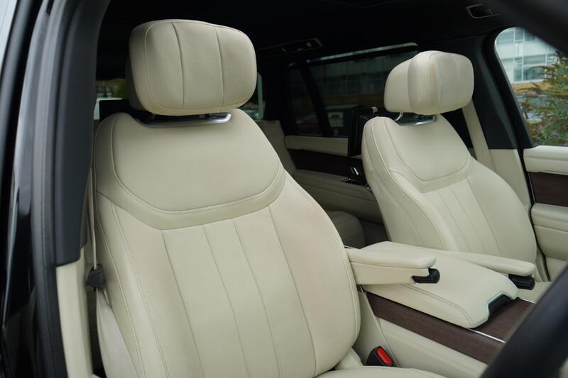 Land Rover Range Rover view 3