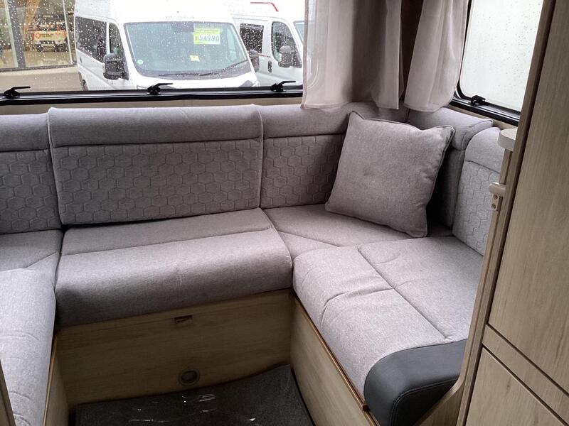 Auto-Trail Expedition C72 — image 9
