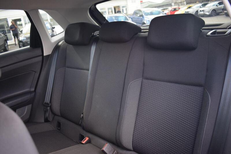 Volkswagen Polo view 4
