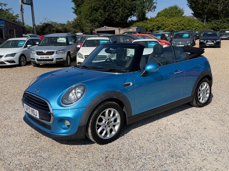 Mini Convertible view 5