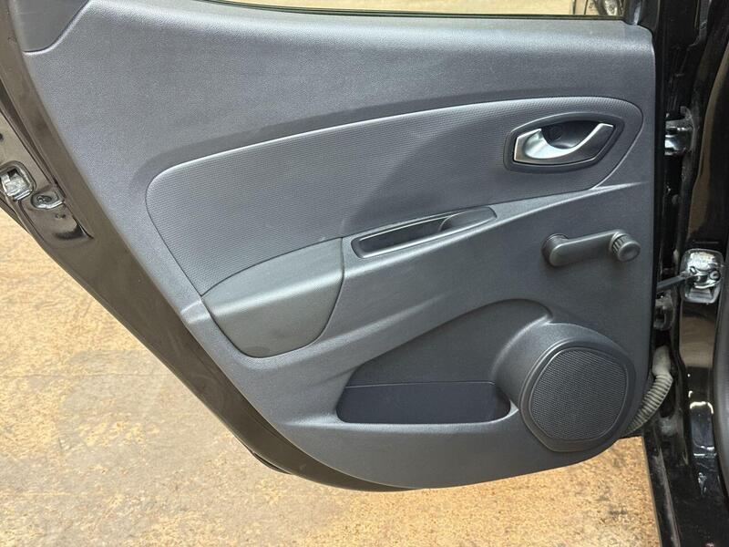 Renault Clio view 21