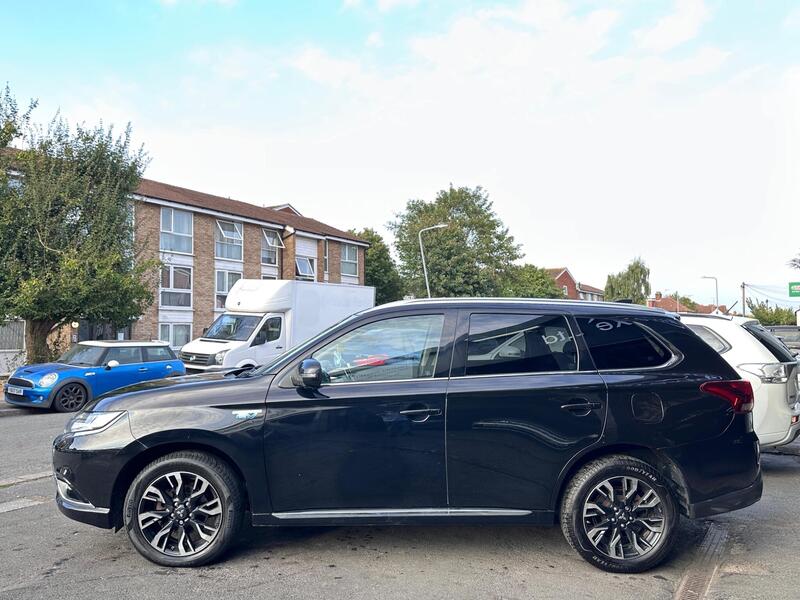 Mitsubishi Outlander view 5