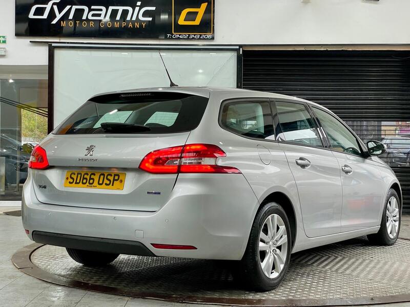 Peugeot 308 SW view 4