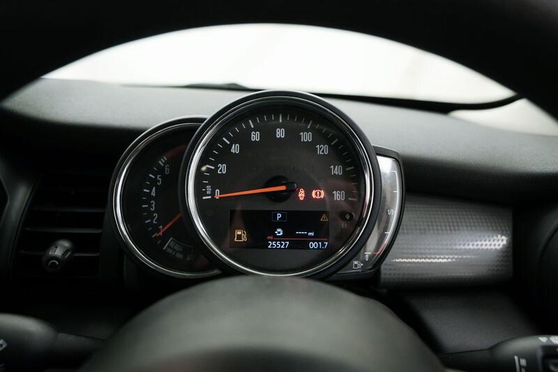 Mini Hatch view 22