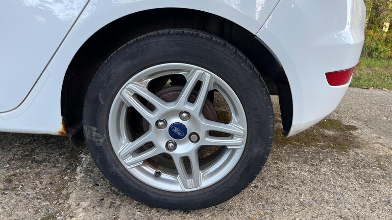 2013 Ford Fiesta — photo 54