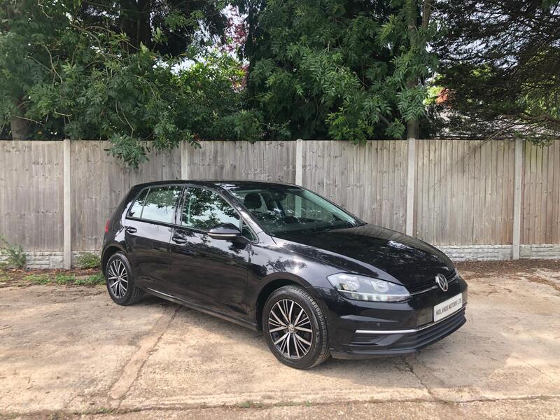 Volkswagen Golf view 4