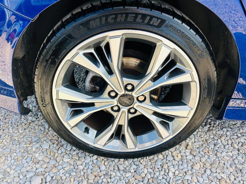 Ford Focus view 3