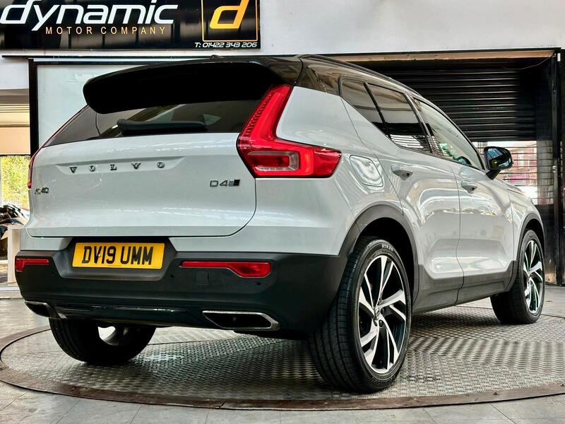 Volvo XC40 view 3