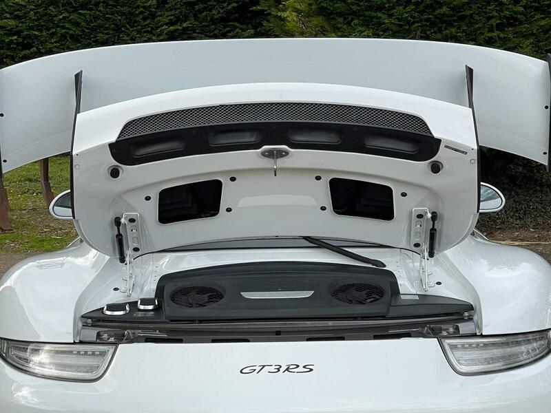 Porsche 911 view 76