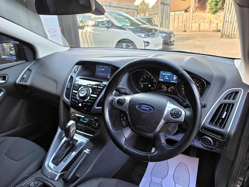 Ford Focus 1.6 Titanium Navigator Powershift Euro 5 5dr thumbnail 27