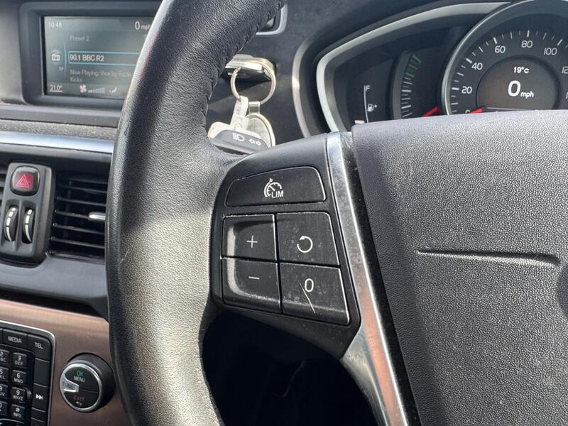 Volvo V40 Cross Country view 19