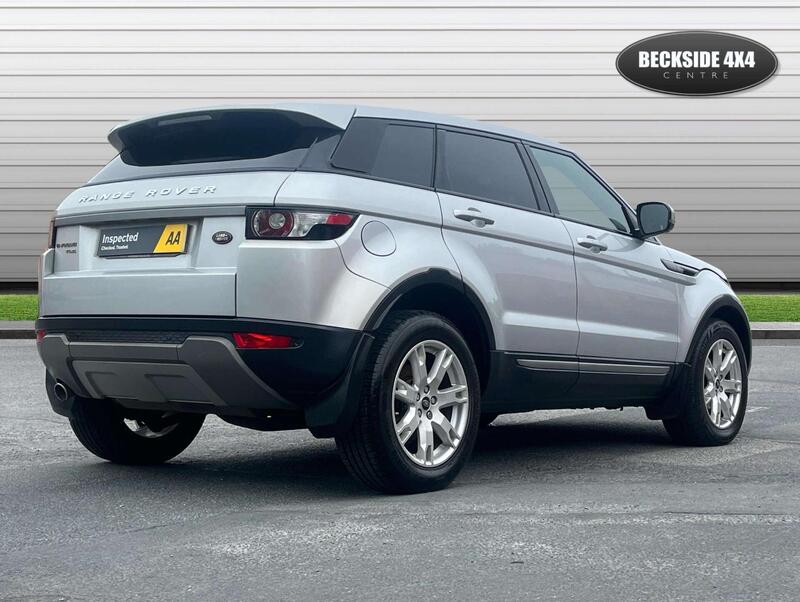 Land Rover Range Rover Evoque view 3