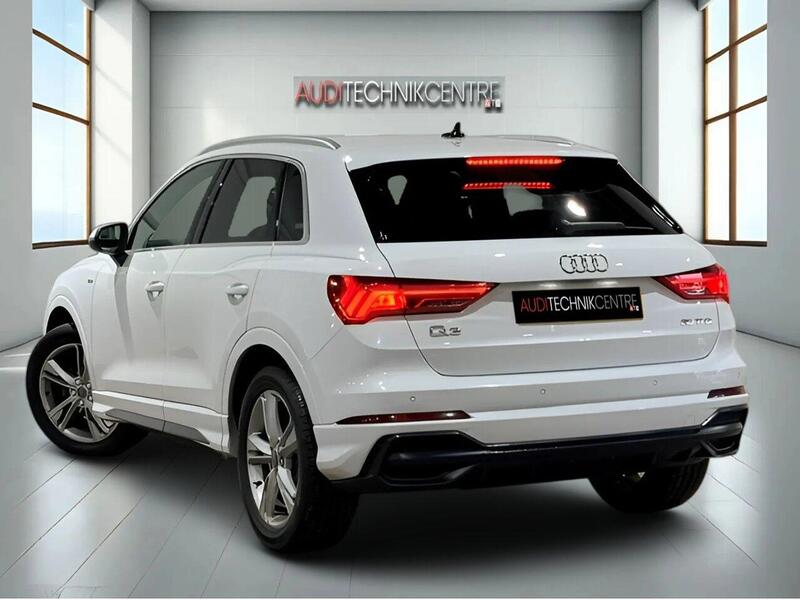 Audi Q3 view 5