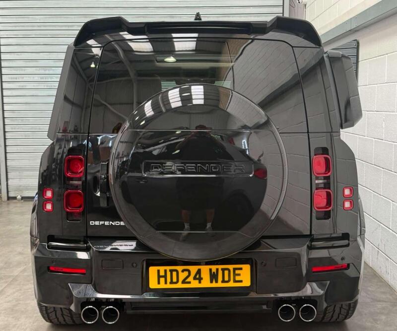 Land Rover Defender 110 view 7