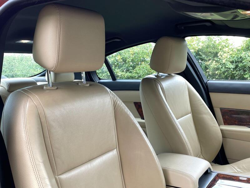 Jaguar XF view 14