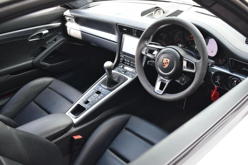 Porsche 911 view 3