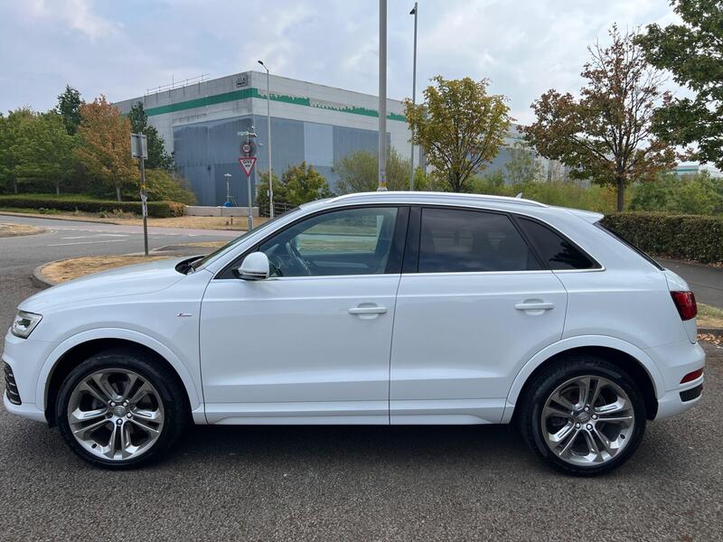 Audi Q3 view 4