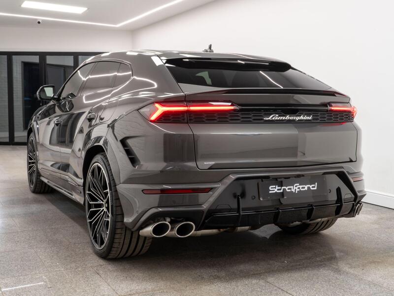 Lamborghini Urus view 4