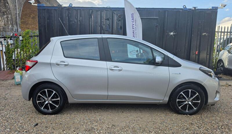 Toyota Yaris 1.5 VVT-h Icon Tech E-CVT Euro 6 (s/s) 5dr thumbnail 7