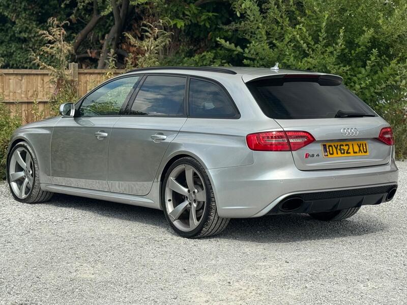 Audi RS4 view 6