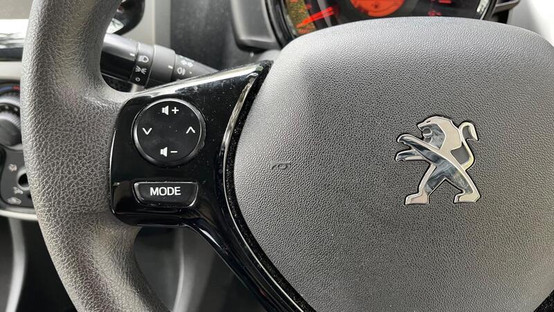 2017 Peugeot 108 — photo 30
