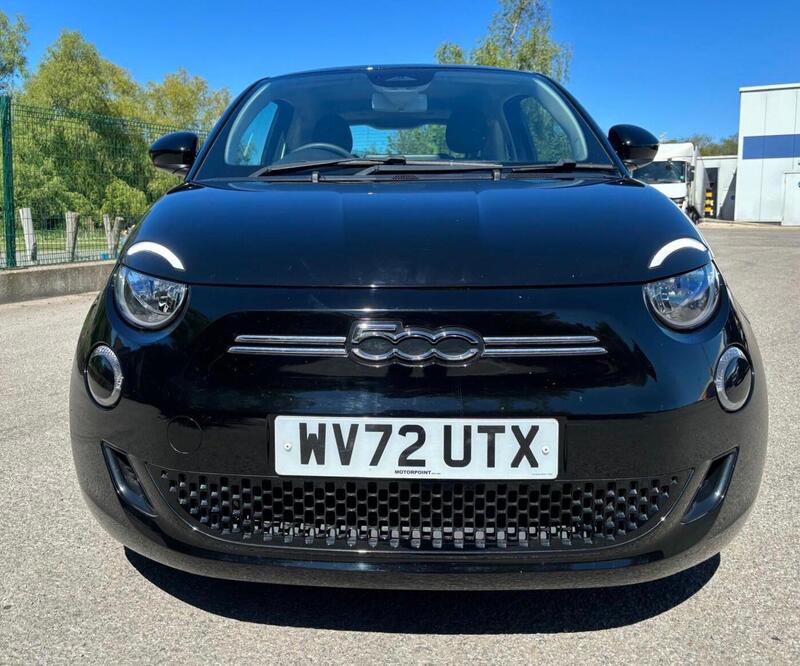 Fiat 500E view 4