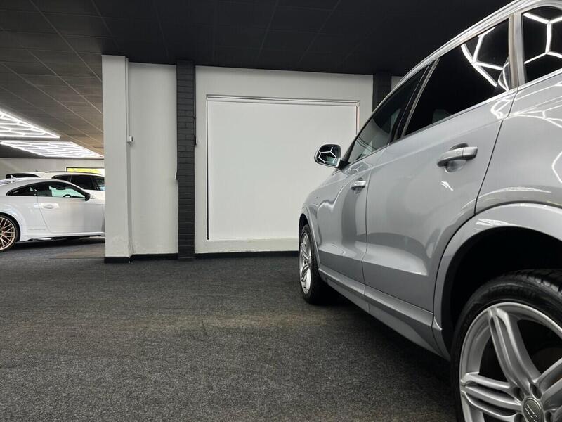 Audi Audi Q3 view 7
