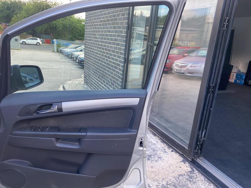 Vauxhall Zafira view 13