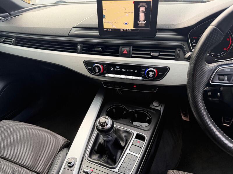 Audi A4 Avant view 3