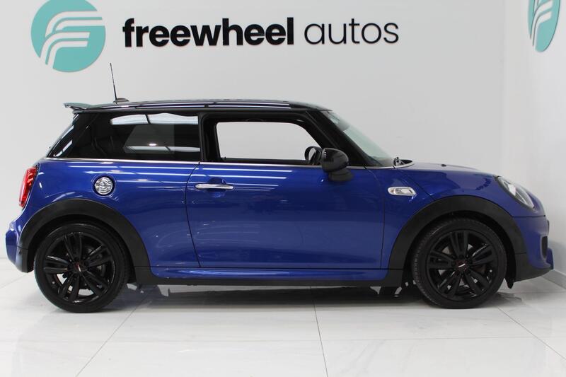 2019 MINI Hatch in Blue — image 10 of 71