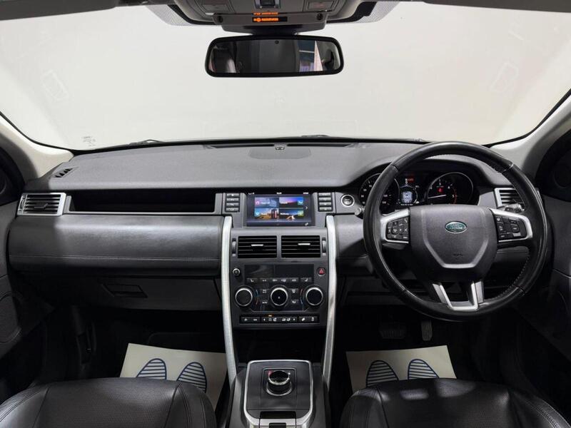 Land Rover Discovery Sport view 4