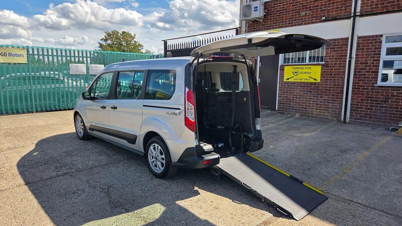 Ford Grand Tourneo Connect view 2