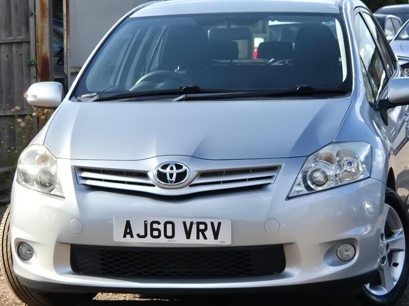 2010 Toyota Auris in Silver for sale