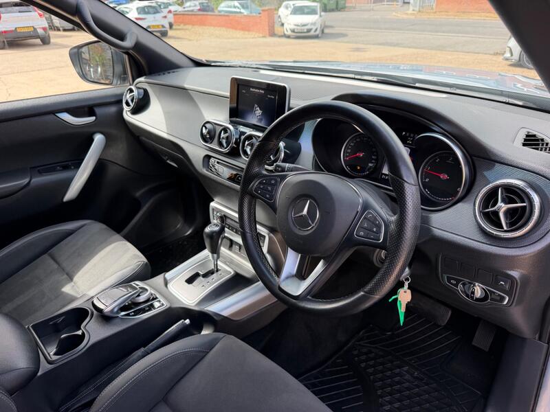 Mercedes-Benz X Class view 2