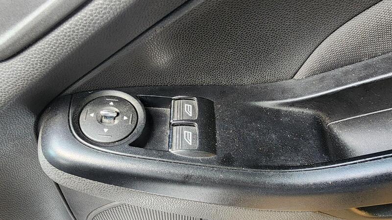 2013 Ford Fiesta — photo 34