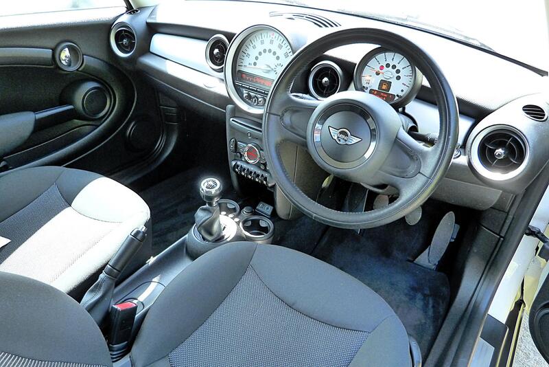 Mini Hatch view 13