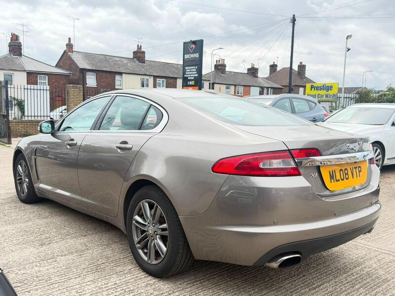 Jaguar XF view 5