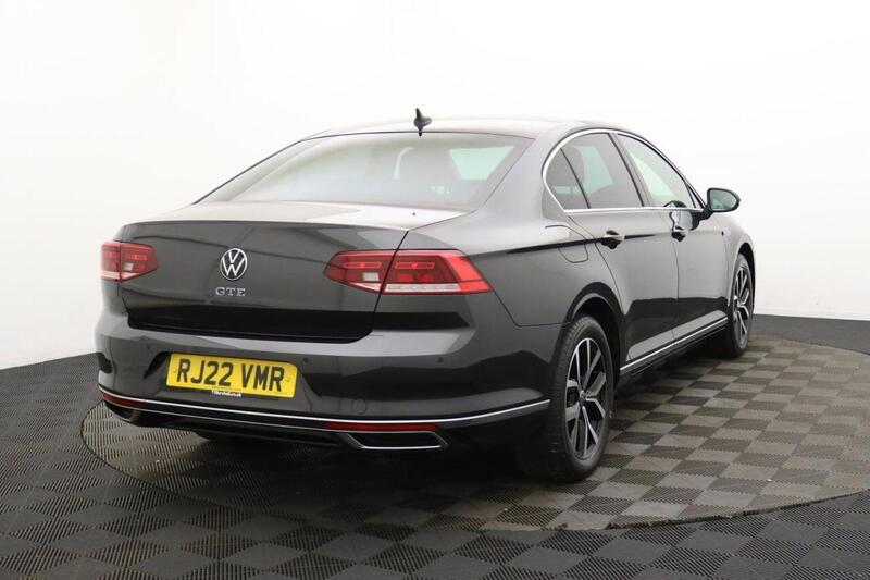Volkswagen Passat view 4