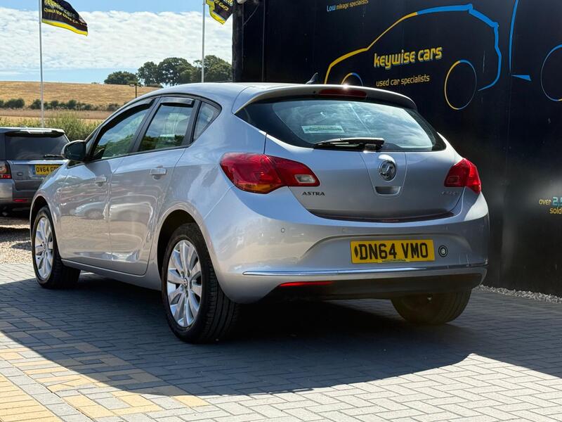Vauxhall Astra view 3