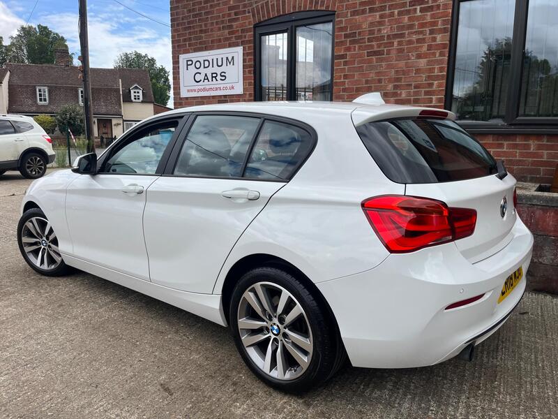 BMW 1 Series view 4