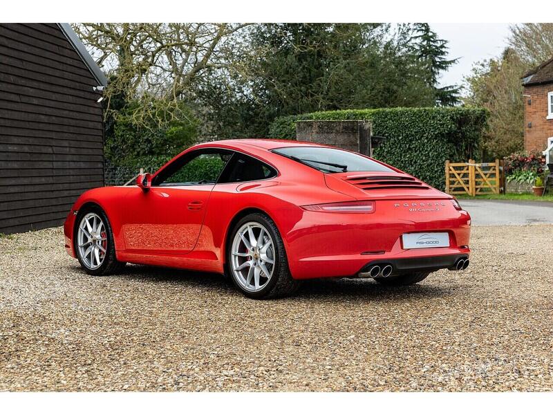 Porsche 911 view 5