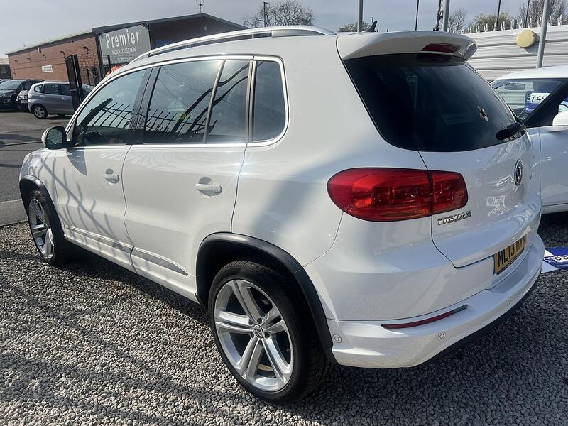 Volkswagen Tiguan view 4